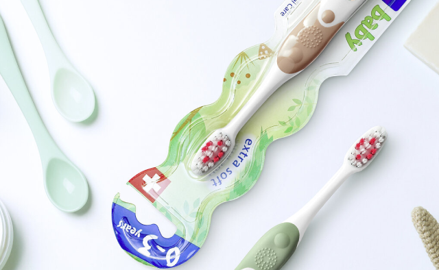 TRISA baby and toddler zobu birstu klāsts displayed together for a gentle and age-appropriate oral care overview.